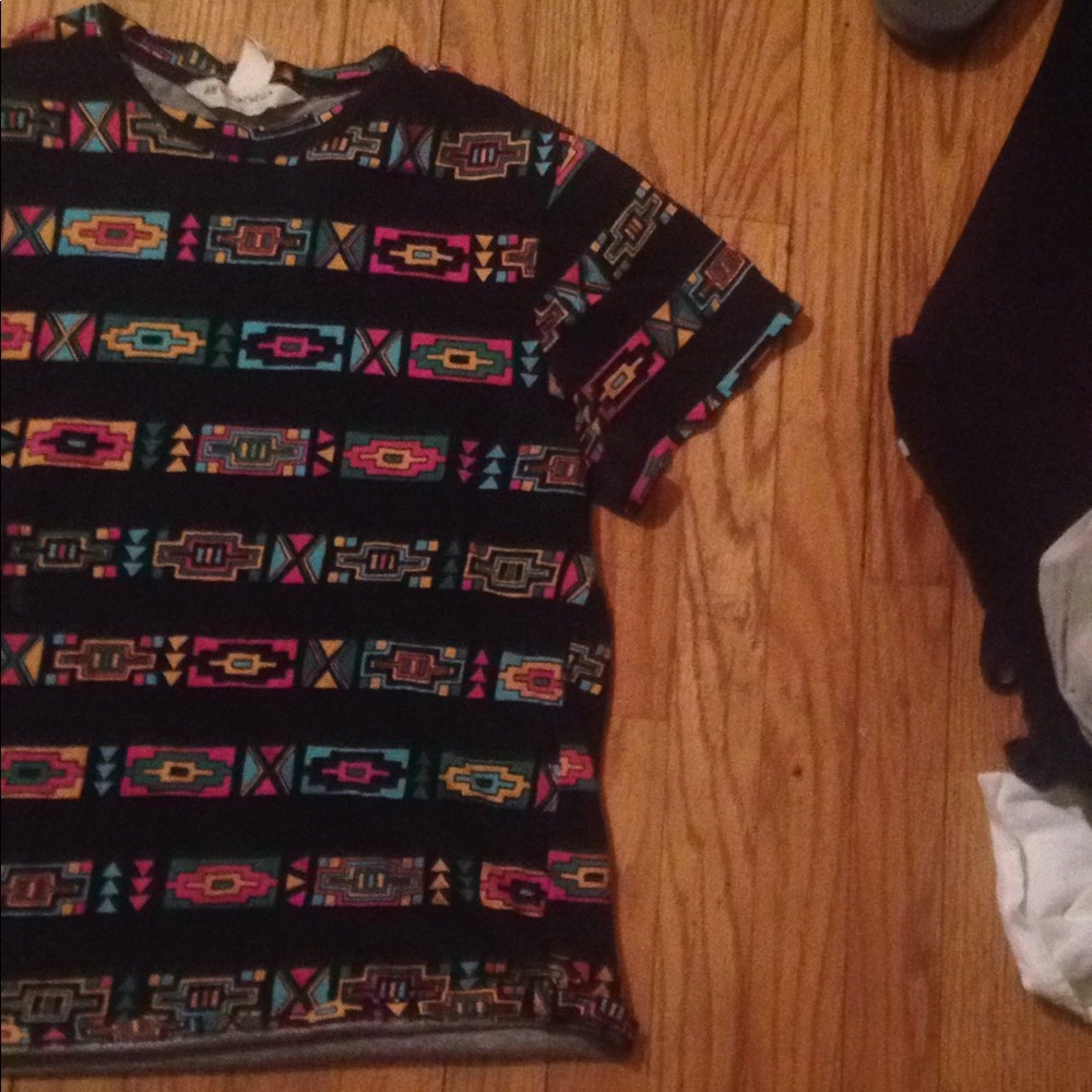 H&M pattern tee - Picture 2 of 5